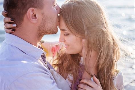 Poljubljanje, če je dobra kemija Erotična masaža Makeni